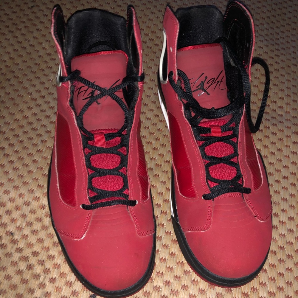 Jordan flight luminary red
